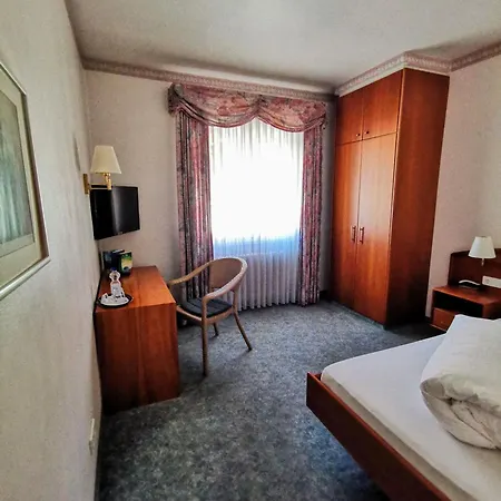 Kaiserstuehler-hof 3* بريساش ام رين