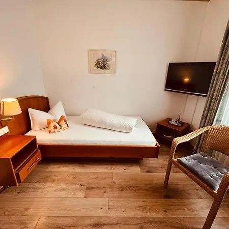 Hotel Kaiserstuehler-hof 3*